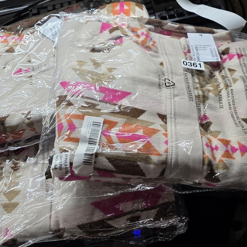NWT blue b Aztec Print Pullover with Pink Accents Size S/M/L PTP 25 - Picture 7 of 13